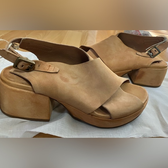 Size 7 A.S. 98 Calle Hook & Loop Tan Suede Criss Cross Block Heel Sandals - Picture 10 of 12